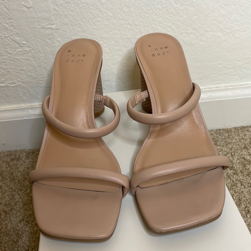 Neutral target heels